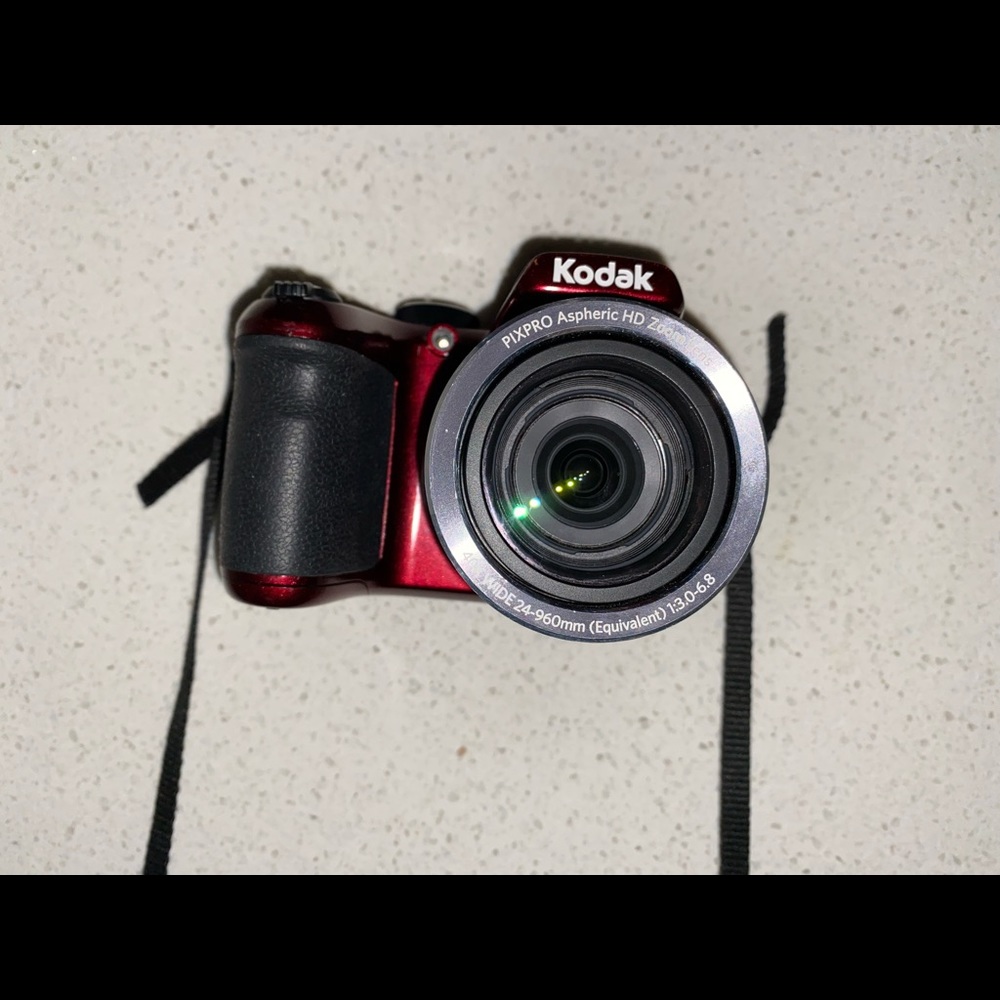 Kodak PixPro AZ401 Bridge Digital Camera - 16MP 40X optical zoom HD720p video
